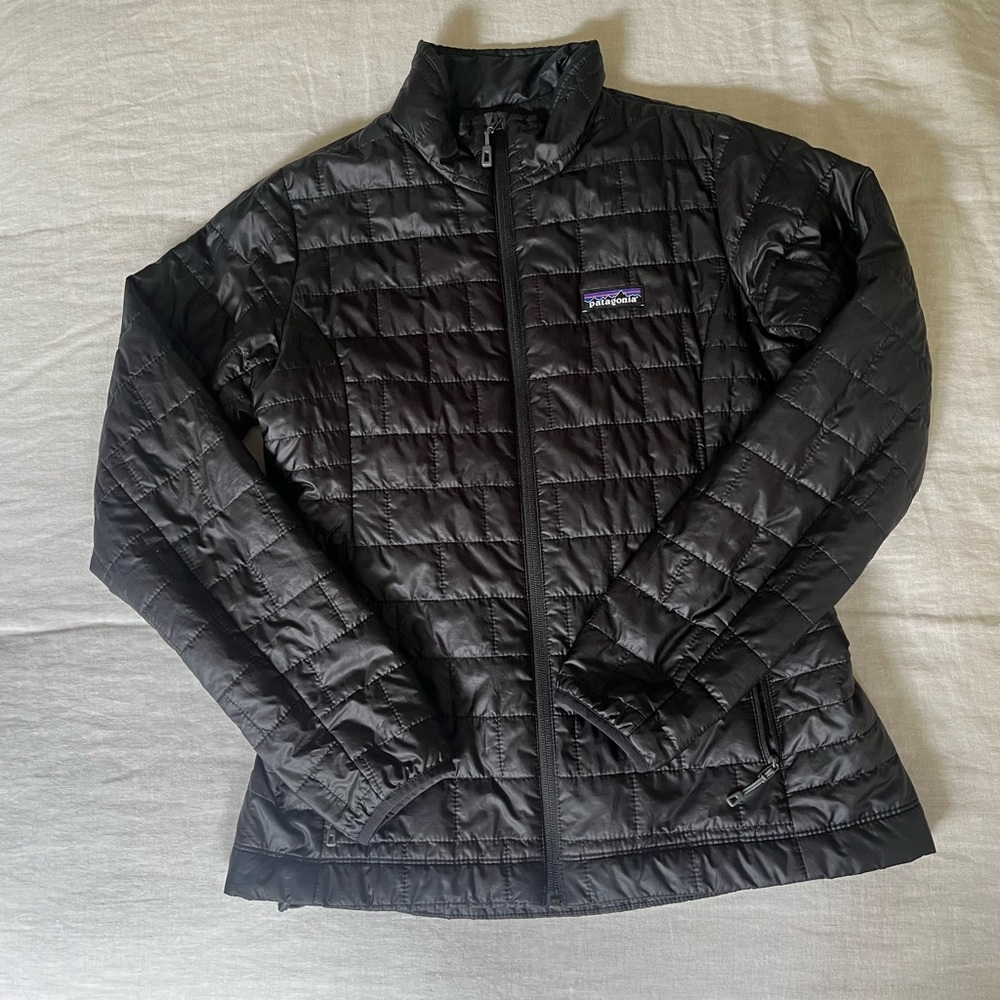 Black Patagonia nano puff women’s jacket